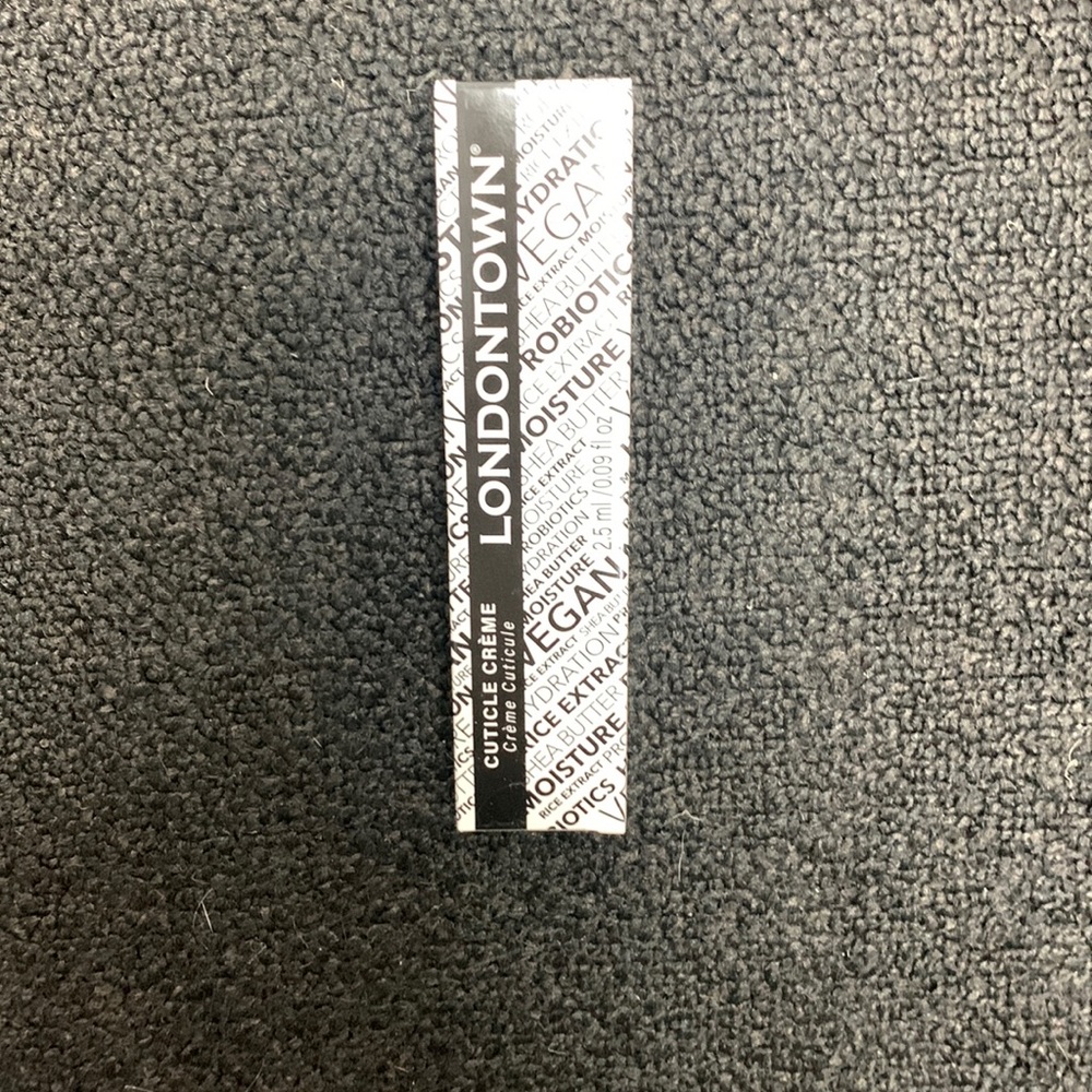NIB sealed - LONDONTOWN cuticle crème pen